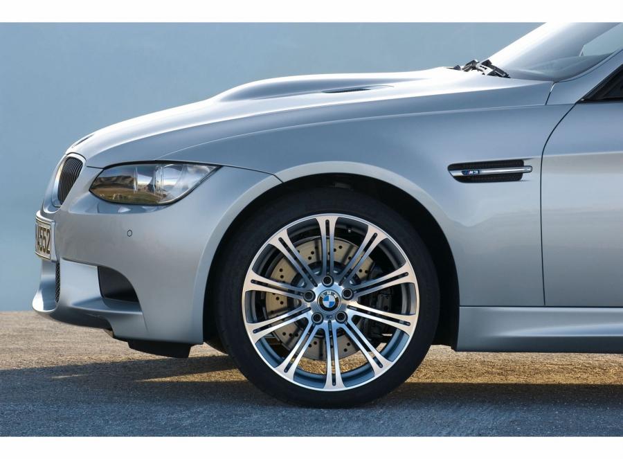  BMW M3 Sedan 2007 года  (фото 65 из 72)